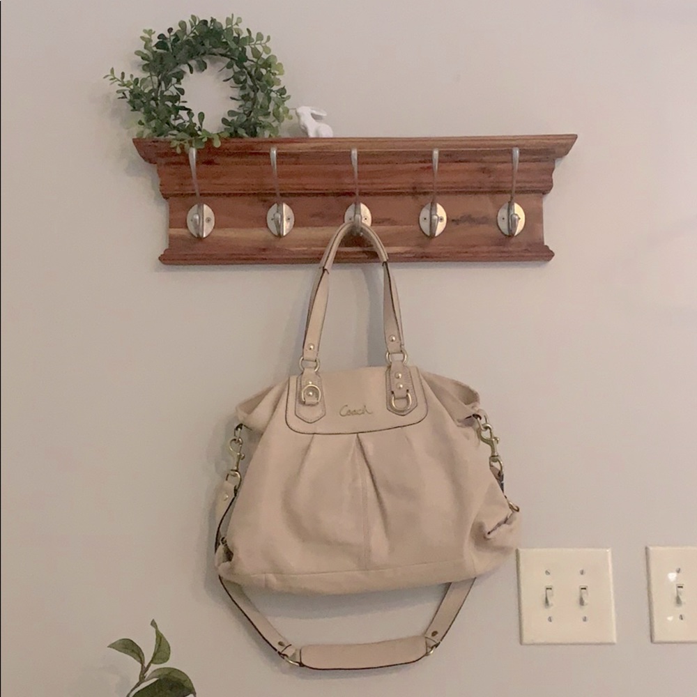 Gorgeous Coach Cream Bag!
